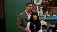 Ross with his girlfriend, Julie, in Season 2 of ‘Friends’(Image via WarnerMedia)